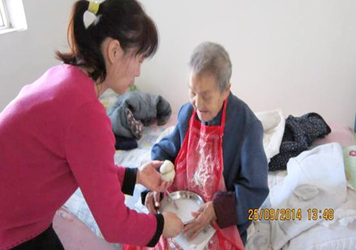 相敬如宾、孝敬父母的好家庭---新疆冠农果茸集