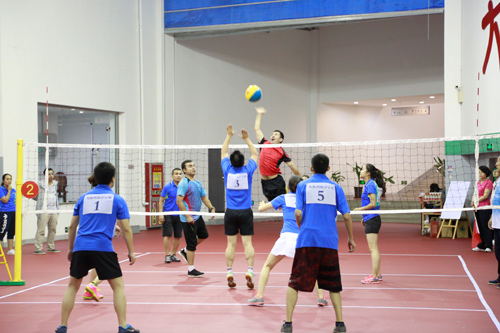 新疆移动举行2016年幸福1+1员工气排球比赛