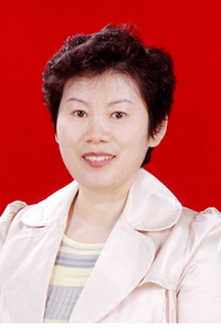 张荣芳连续十五年被玛管处评为 "先进个人";2005年至2008年,她连续四